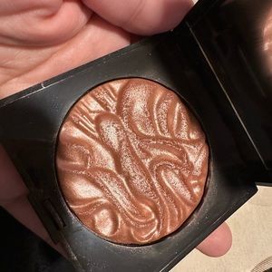 Laura Mercier Illuminated face powder bronzer makeup